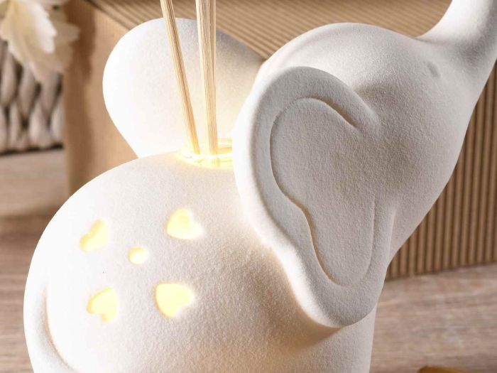 Ingrosso e Risparmio Profumatore con Luce LED a Forma di Elefante in  Ceramica, con Scatola Regalo Inclusa, bomboniere Battesimo, Comunione :  : Casa e cucina